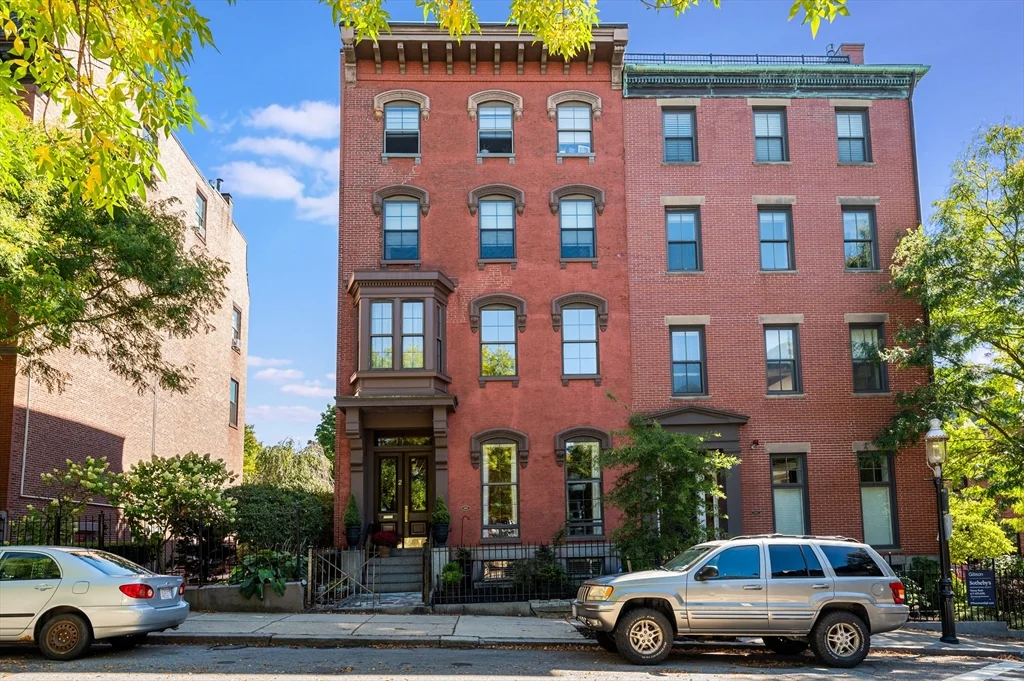 2 bed, 1 bath apartment for rent at 2 Monument Sq Unit 1, Charlestown
