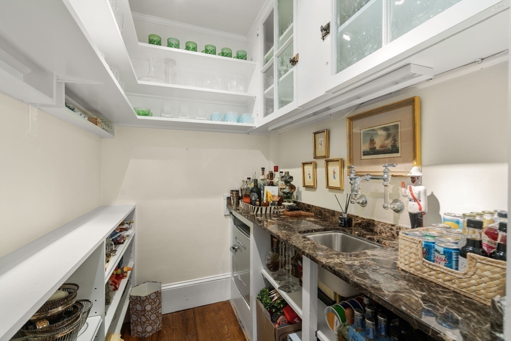 3 bed, 3 bath apartment for rent at 2 Mount Vernon Sq, Beacon Hill — photo 10 of 27