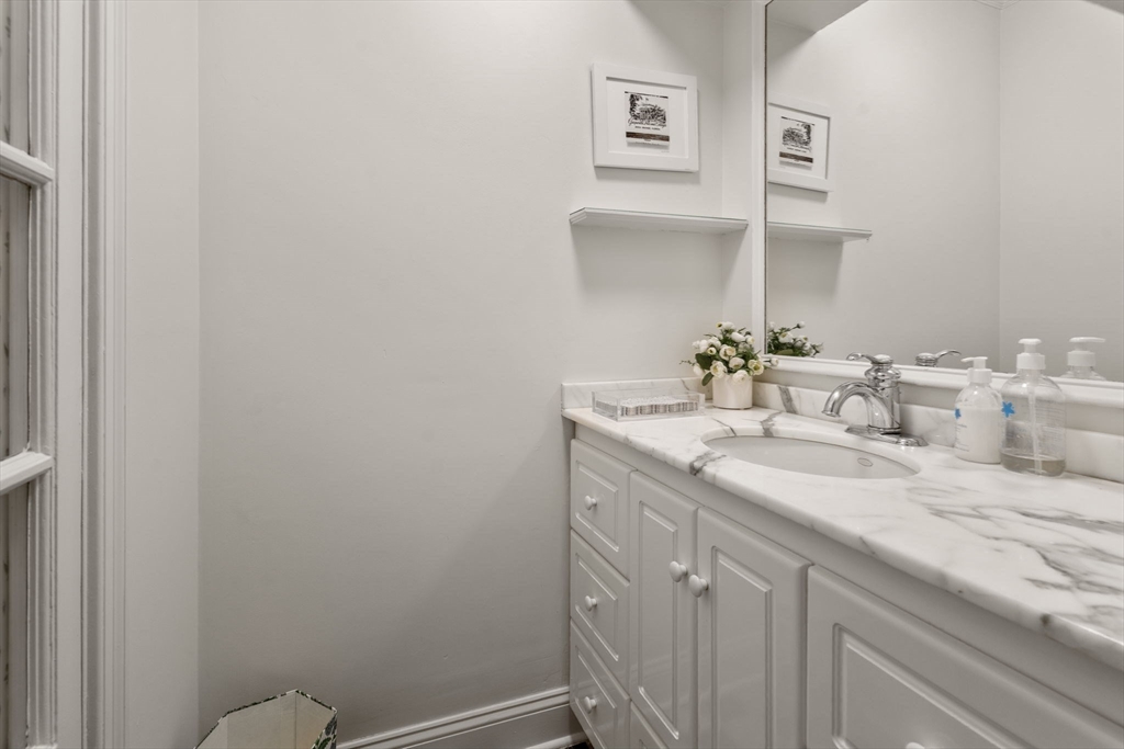 3 bed, 3 bath apartment for rent at 2 Mount Vernon Sq, Beacon Hill — photo 7 of 27