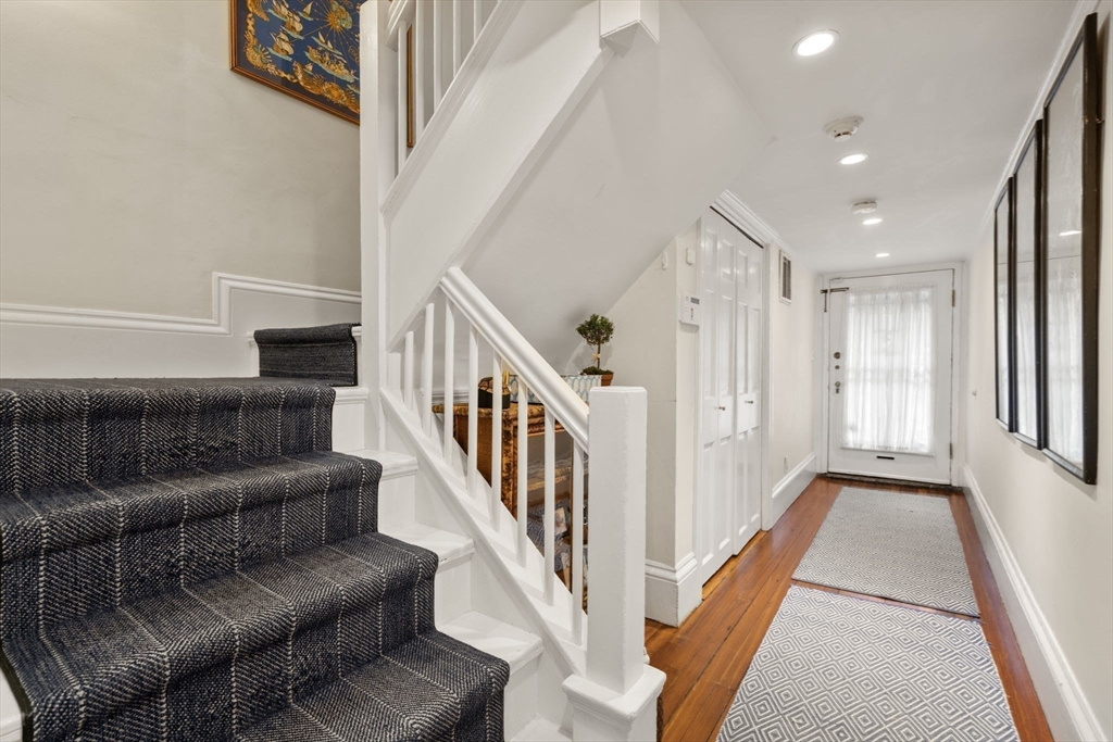 3 bed, 3 bath apartment for rent at 2 Mount Vernon Sq, Beacon Hill — photo 6 of 27