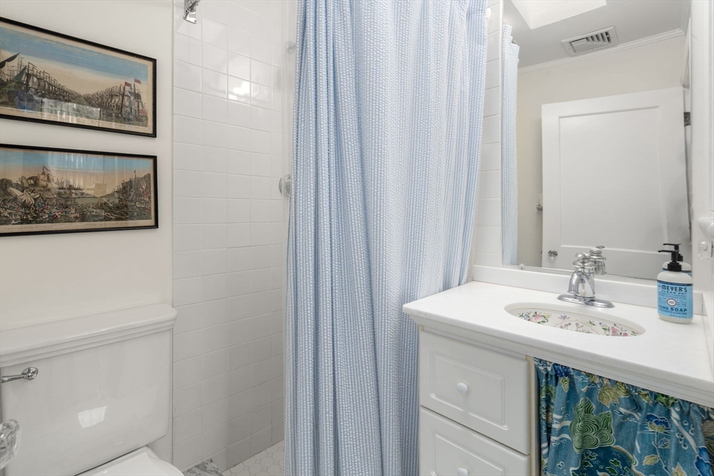 3 bed, 3 bath apartment for rent at 2 Mount Vernon Sq, Beacon Hill — photo 20 of 27