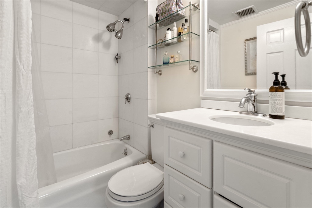 3 bed, 3 bath apartment for rent at 2 Mount Vernon Sq, Beacon Hill — photo 16 of 27