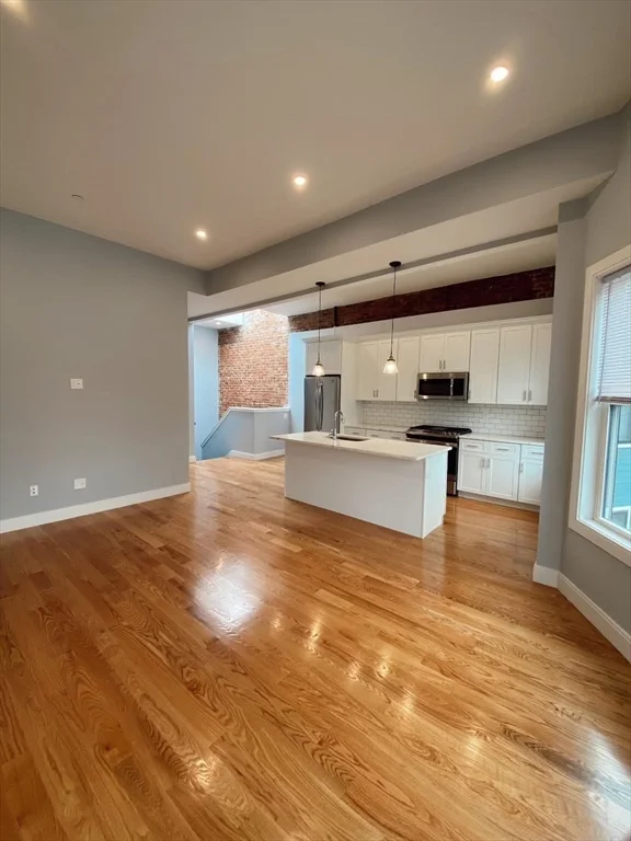 4 bed, 2 bath apartment for rent at 2 Mount Vernon St Unit 3, Dorchester — photo 5 of 21