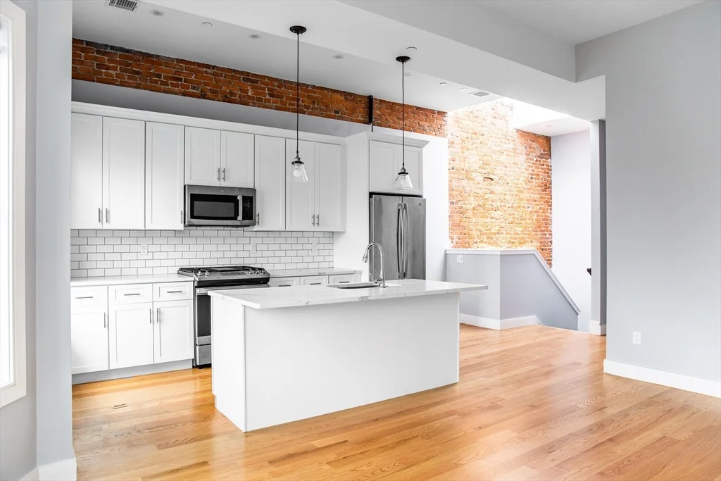 4 bed, 2 bath apartment for rent at 2 Mount Vernon St Unit 3, Dorchester
