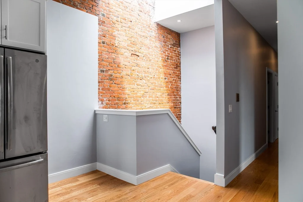 4 bed, 2 bath apartment for rent at 2 Mount Vernon St Unit 3, Dorchester — photo 3 of 21