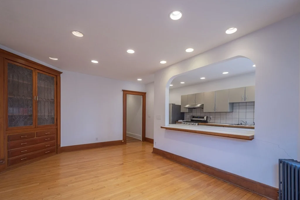 2 bed, 1 bath apartment for rent at 2 Newport Rd Unit 5, Baldwin — photo 3 of 18