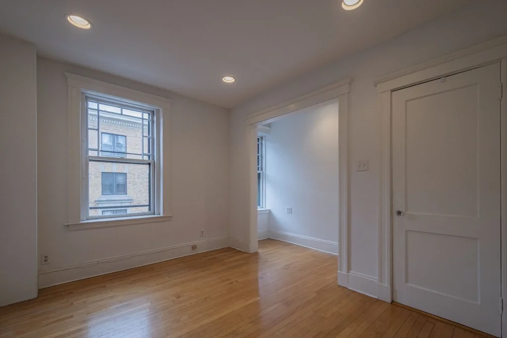 2 bed, 1 bath apartment for rent at 2 Newport Rd Unit 5, Baldwin — photo 16 of 18