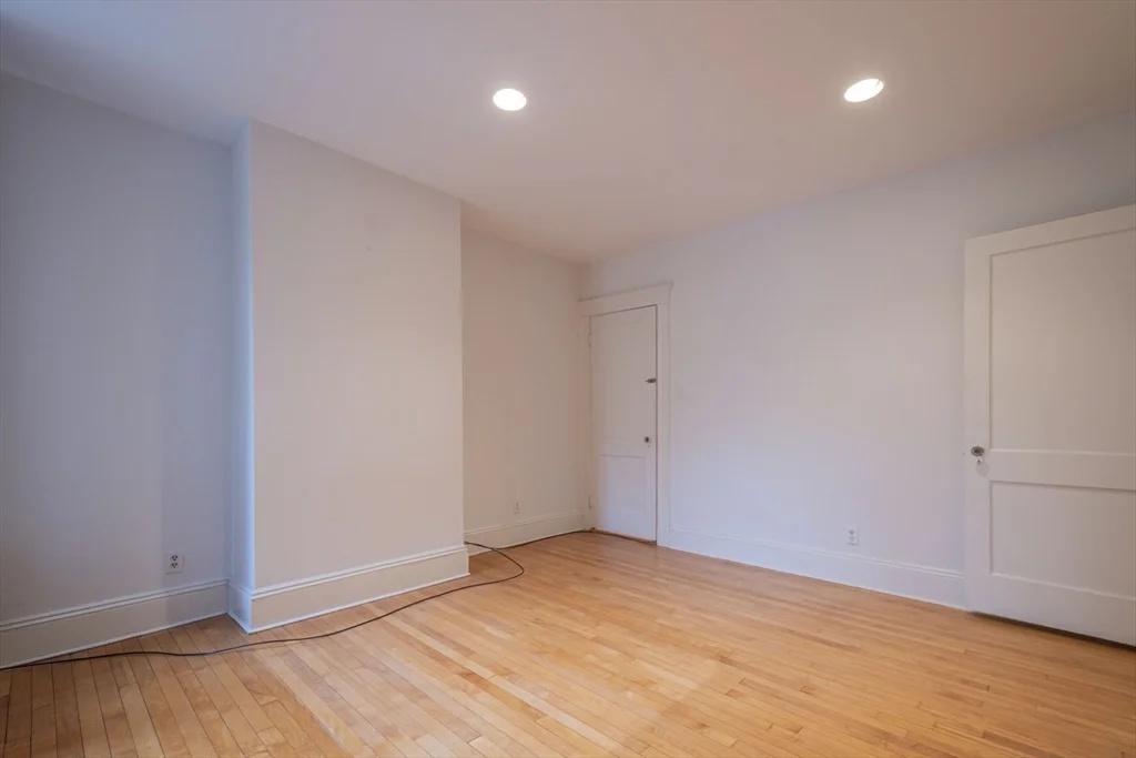 2 bed, 1 bath apartment for rent at 2 Newport Rd Unit 5, Baldwin — photo 14 of 18
