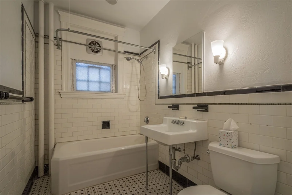 2 bed, 1 bath apartment for rent at 2 Newport Rd Unit 5, Baldwin — photo 18 of 18