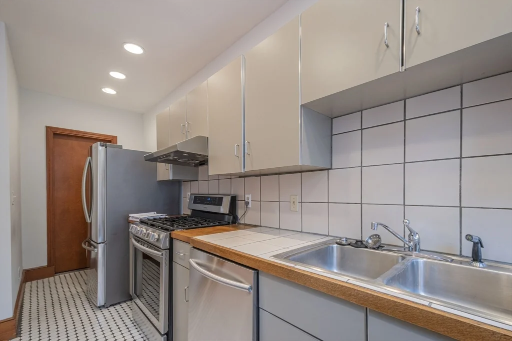2 bed, 1 bath apartment for rent at 2 Newport Rd Unit 5, Baldwin — photo 6 of 18