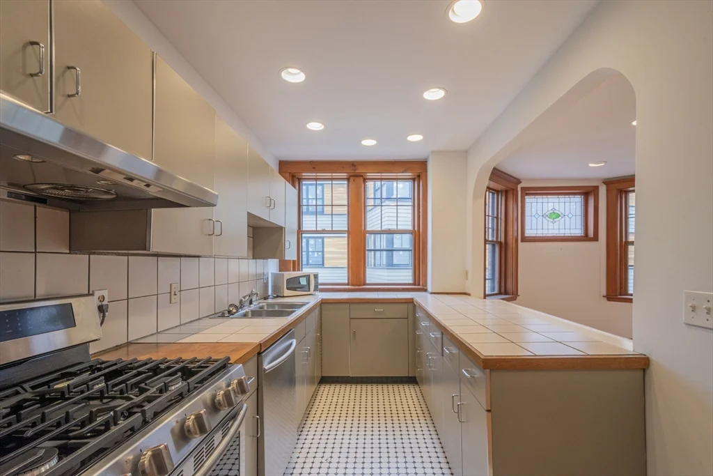 2 bed, 1 bath apartment for rent at 2 Newport Rd Unit 5, Baldwin — photo 5 of 18