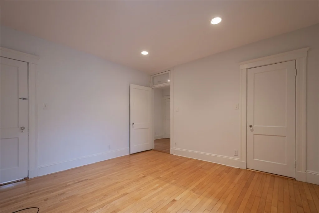 2 bed, 1 bath apartment for rent at 2 Newport Rd Unit 5, Baldwin — photo 15 of 18