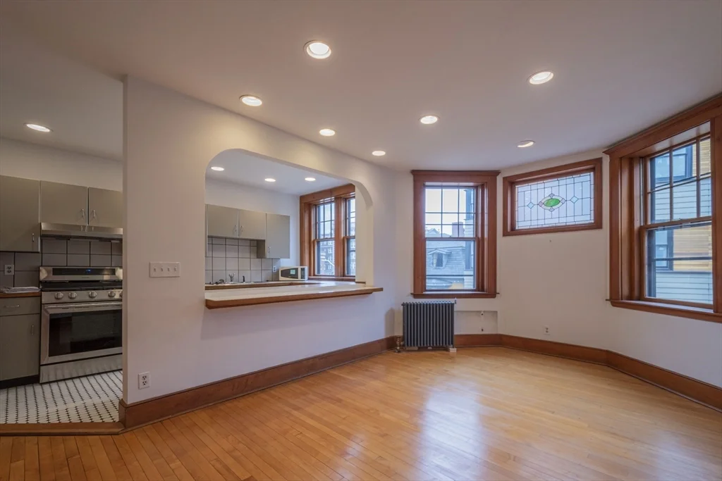 2 bed, 1 bath apartment for rent at 2 Newport Rd Unit 5, Baldwin — photo 2 of 18