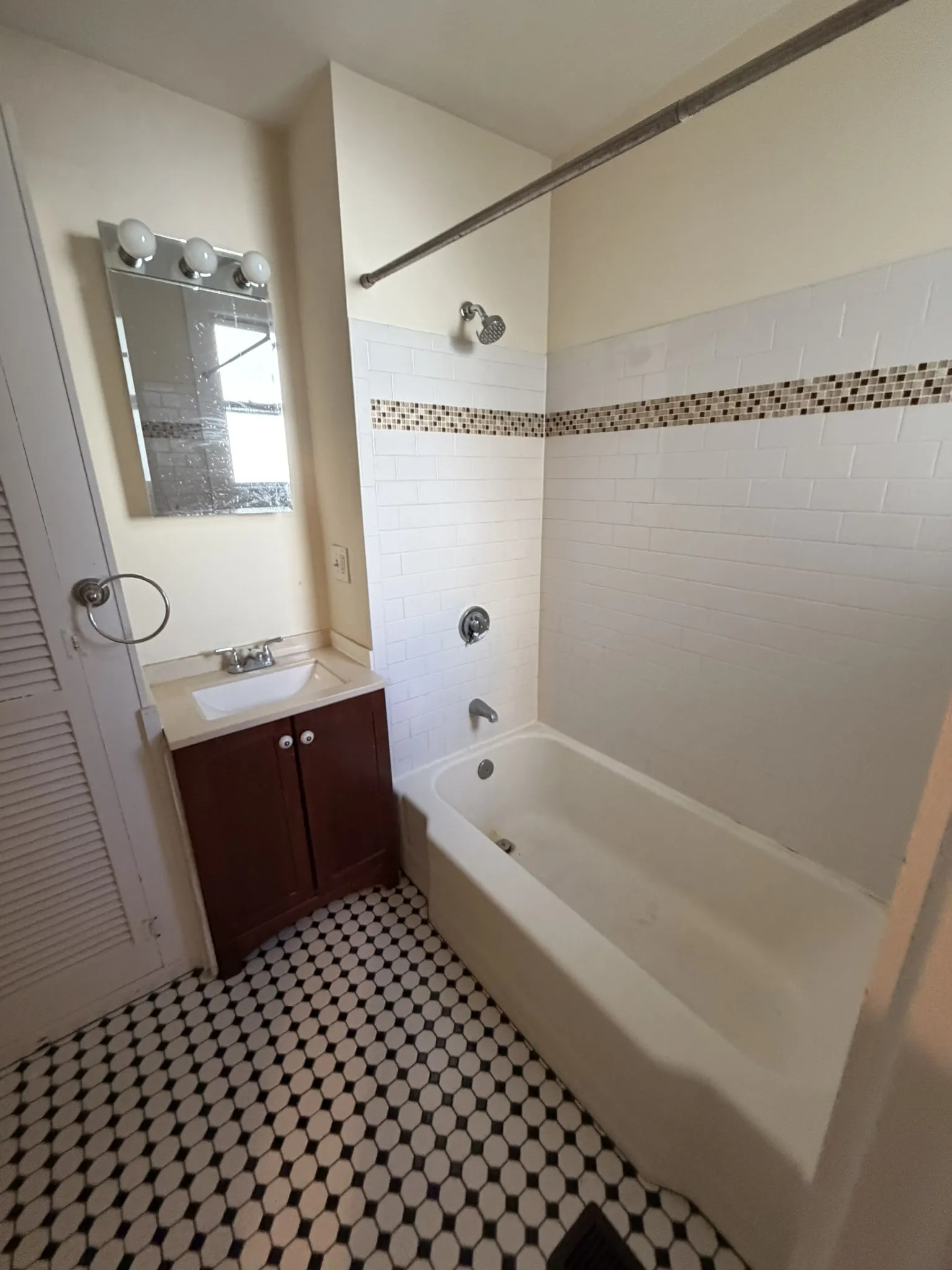 1 bed, 1 bath apartment for rent at 2 Norfolk Ter Unit 2, The Port — photo 5 of 6