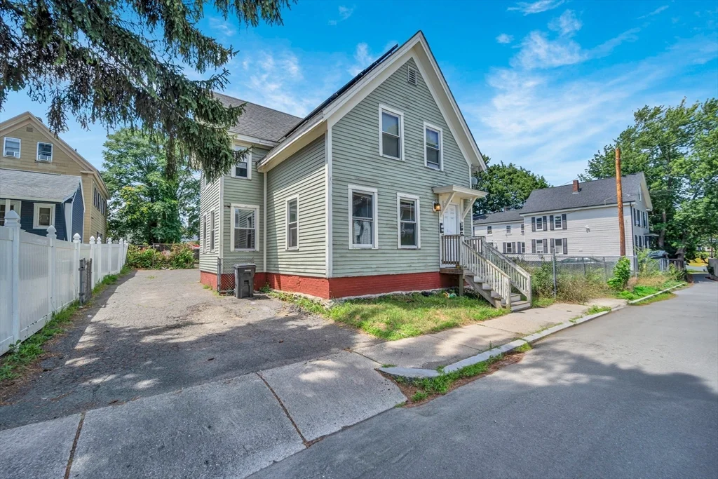 2 bed, 1 bath apartment for rent at 2 North St Unit 1, Haverhill — photo 1 of 17