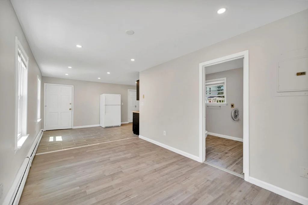 2 bed, 1 bath apartment for rent at 2 North St Unit 1, Haverhill — photo 5 of 17