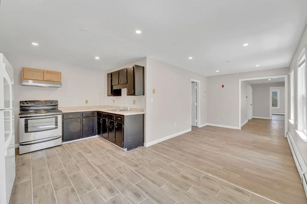 2 bed, 1 bath apartment for rent at 2 North St Unit 1, Haverhill — photo 3 of 17