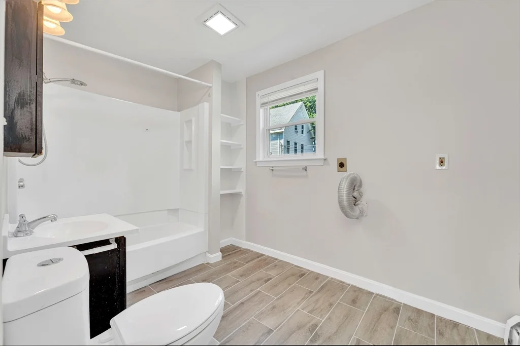 2 bed, 1 bath apartment for rent at 2 North St Unit 1, Haverhill — photo 6 of 17