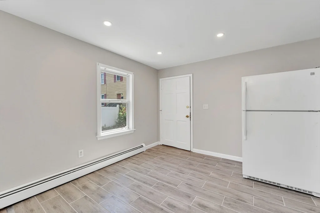 2 bed, 1 bath apartment for rent at 2 North St Unit 1, Haverhill — photo 4 of 17
