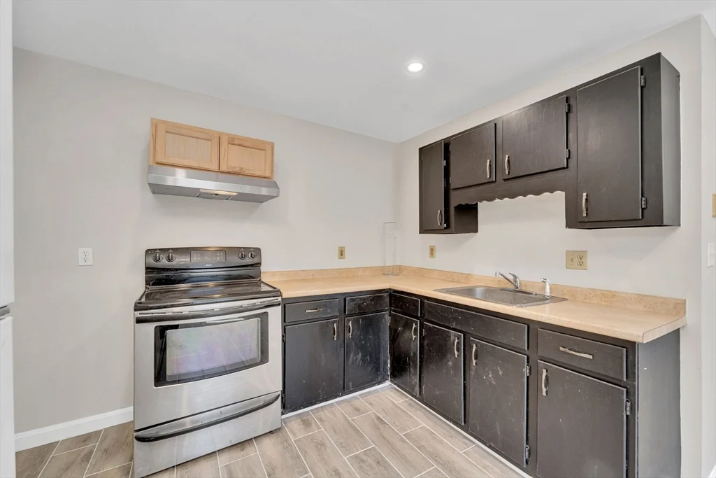 2 bed, 1 bath apartment for rent at 2 North St Unit 1, Haverhill — photo 2 of 17
