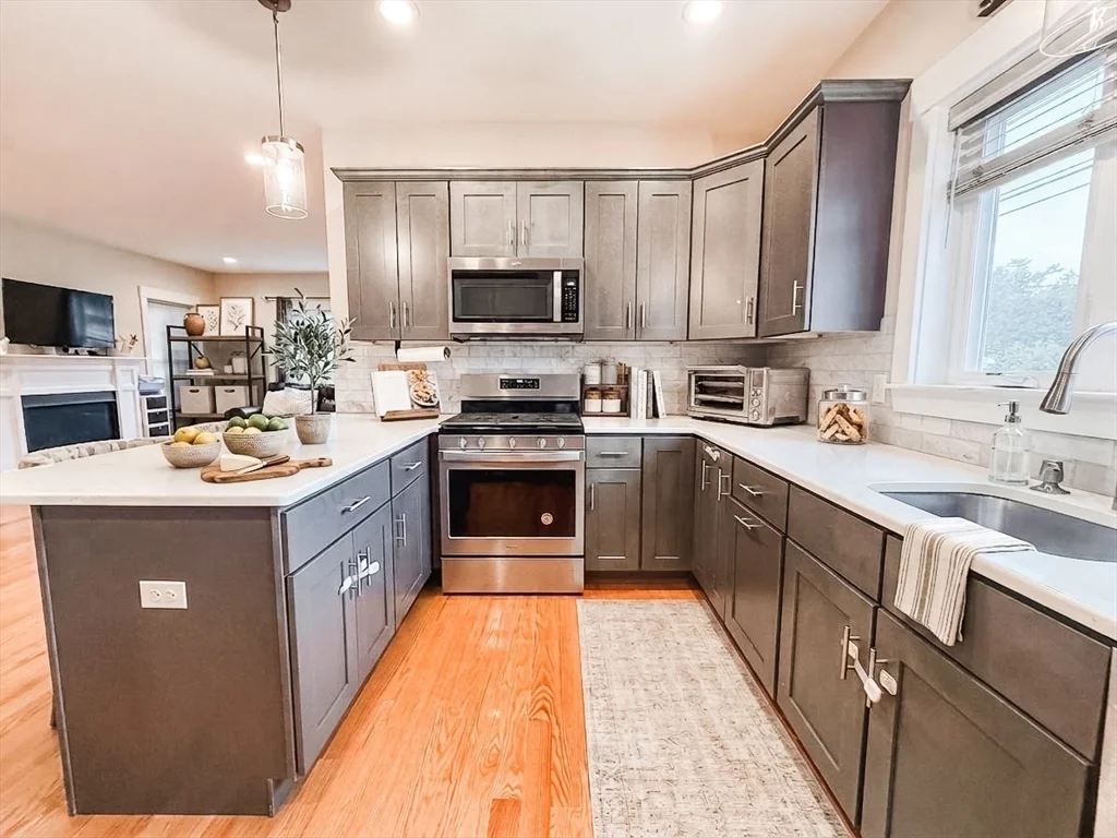 3 bed, 2 bath apartment for rent at 2 O'reilly Ln Unit 2, Foxboro — photo 3 of 24