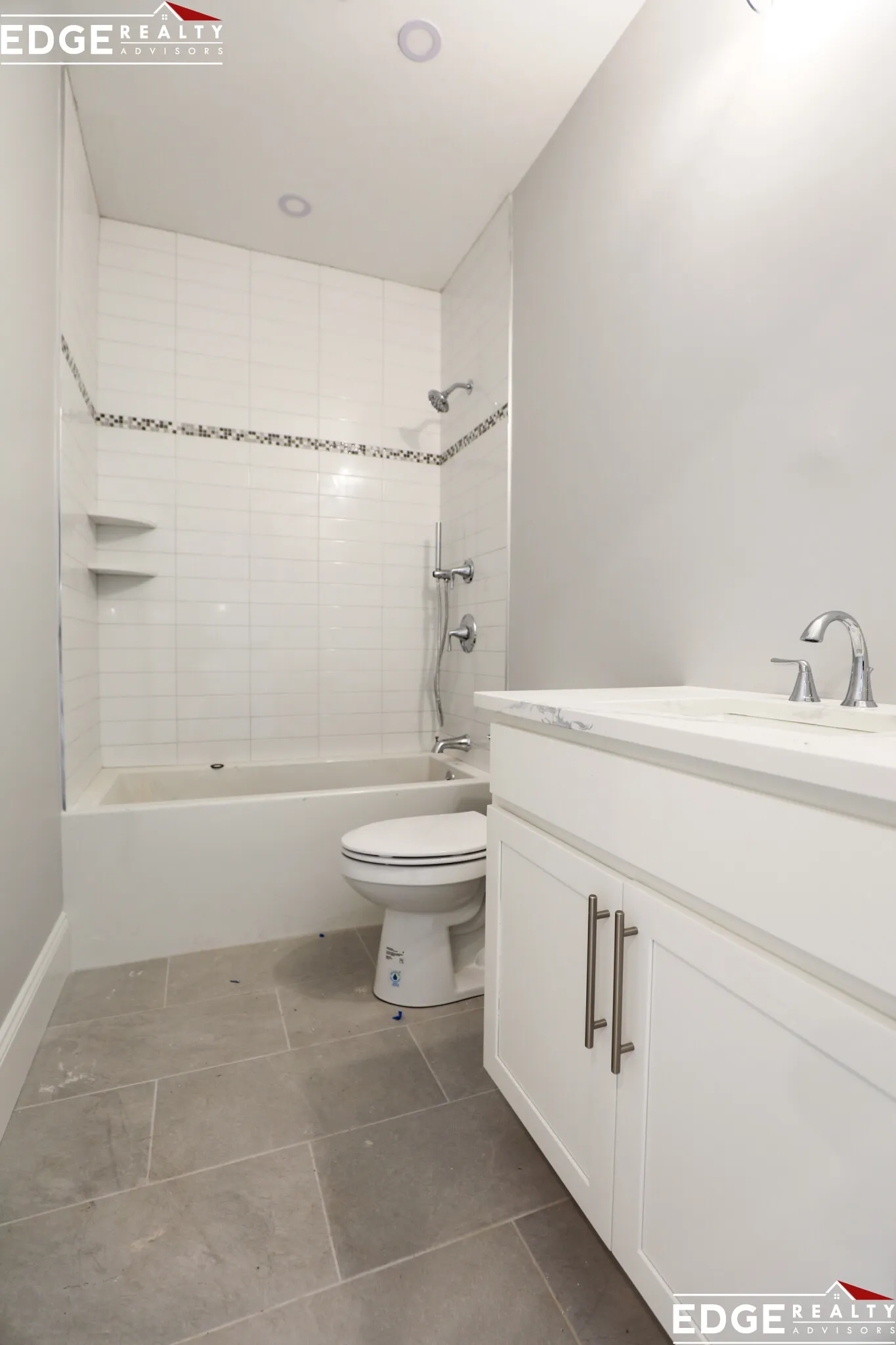 4 bed, 3.5 bath apartment for rent at 2 Oakland St Unit 4, Brighton — photo 6 of 9
