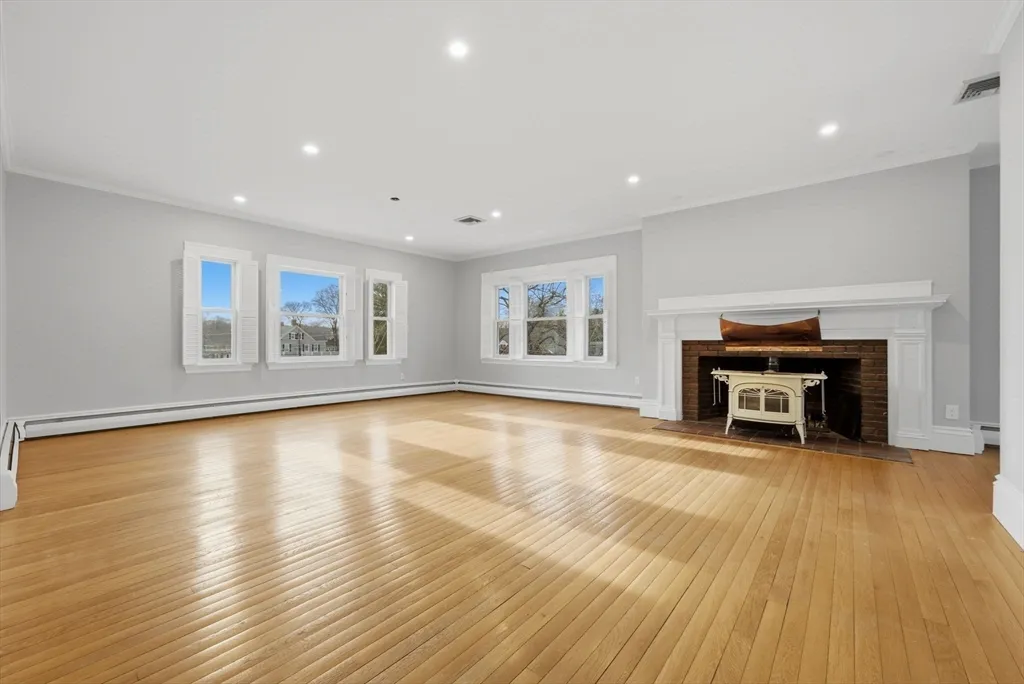4 bed, 3 bath apartment for rent at 2 Ocean Ave, Phillips Beach — photo 14 of 31