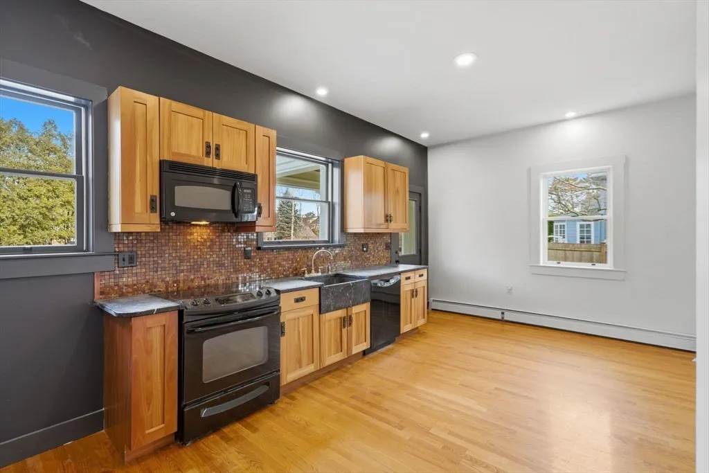 4 bed, 3 bath apartment for rent at 2 Ocean Ave, Phillips Beach — photo 11 of 31