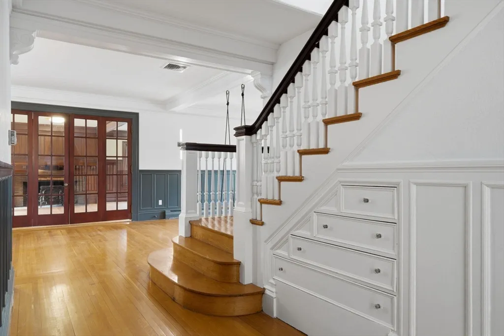 4 bed, 3 bath apartment for rent at 2 Ocean Ave, Phillips Beach — photo 12 of 31