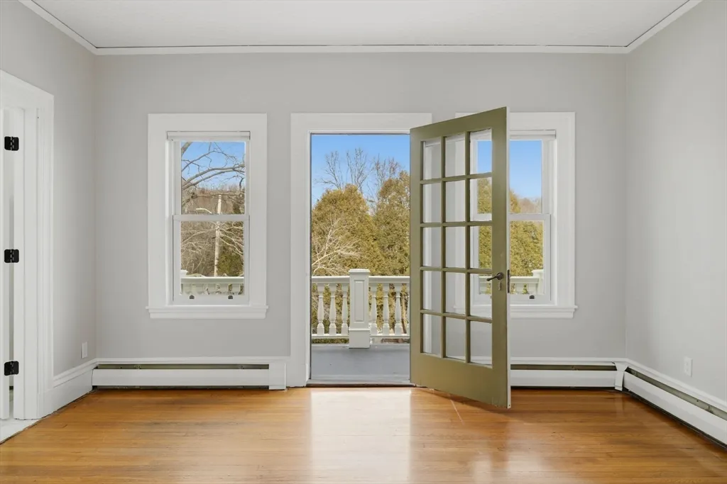 4 bed, 3 bath apartment for rent at 2 Ocean Ave, Phillips Beach — photo 21 of 31