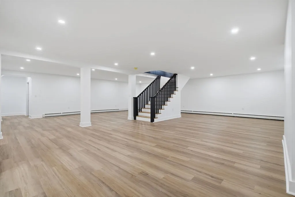 4 bed, 3 bath apartment for rent at 2 Ocean Ave, Phillips Beach — photo 28 of 31