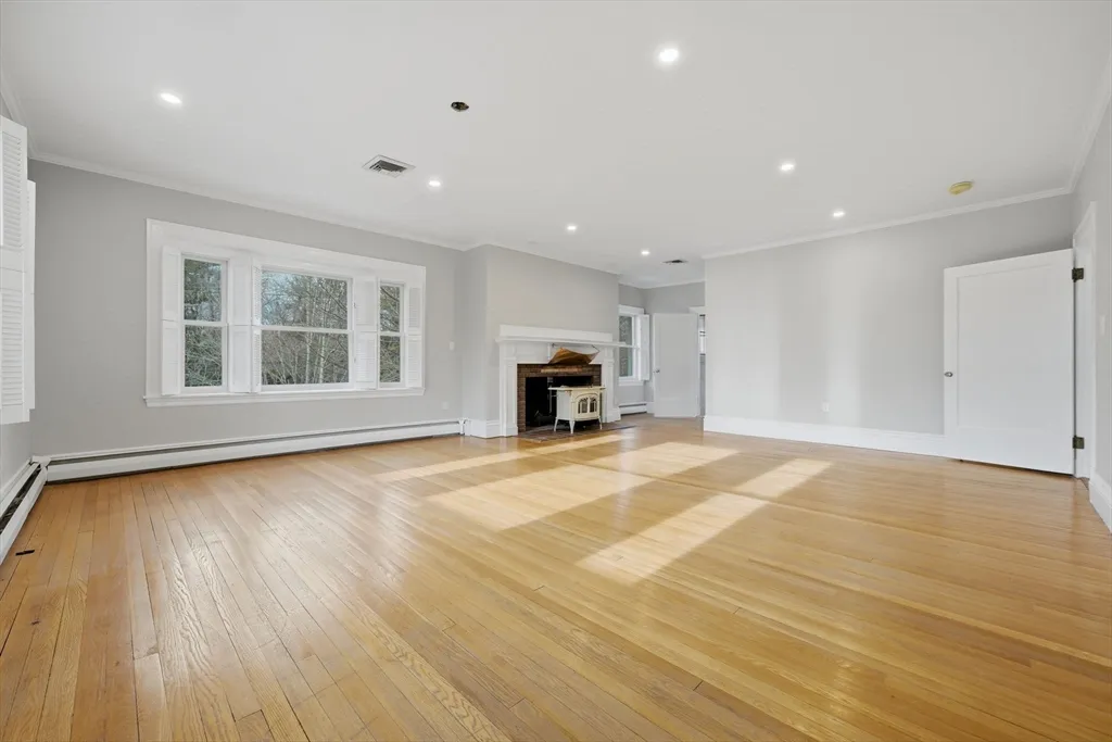 4 bed, 3 bath apartment for rent at 2 Ocean Ave, Phillips Beach — photo 15 of 31