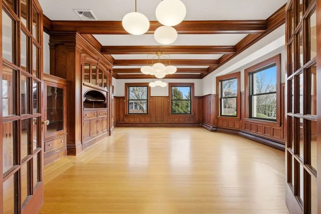 4 bed, 3 bath apartment for rent at 2 Ocean Ave, Phillips Beach — photo 8 of 31
