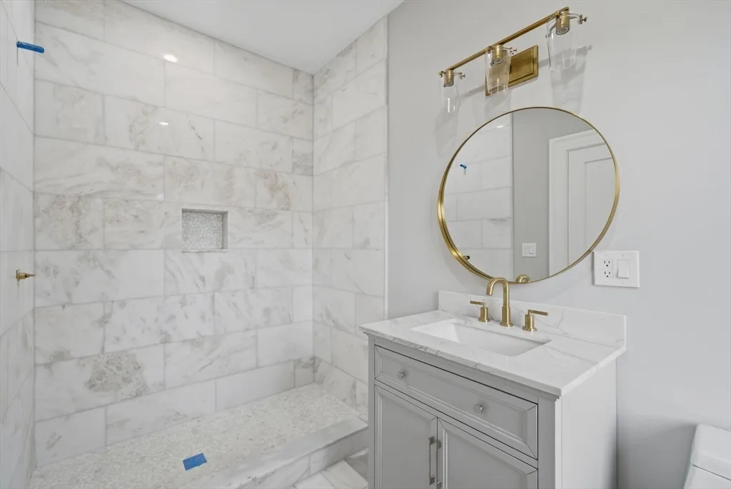 4 bed, 3 bath apartment for rent at 2 Ocean Ave, Phillips Beach — photo 20 of 31