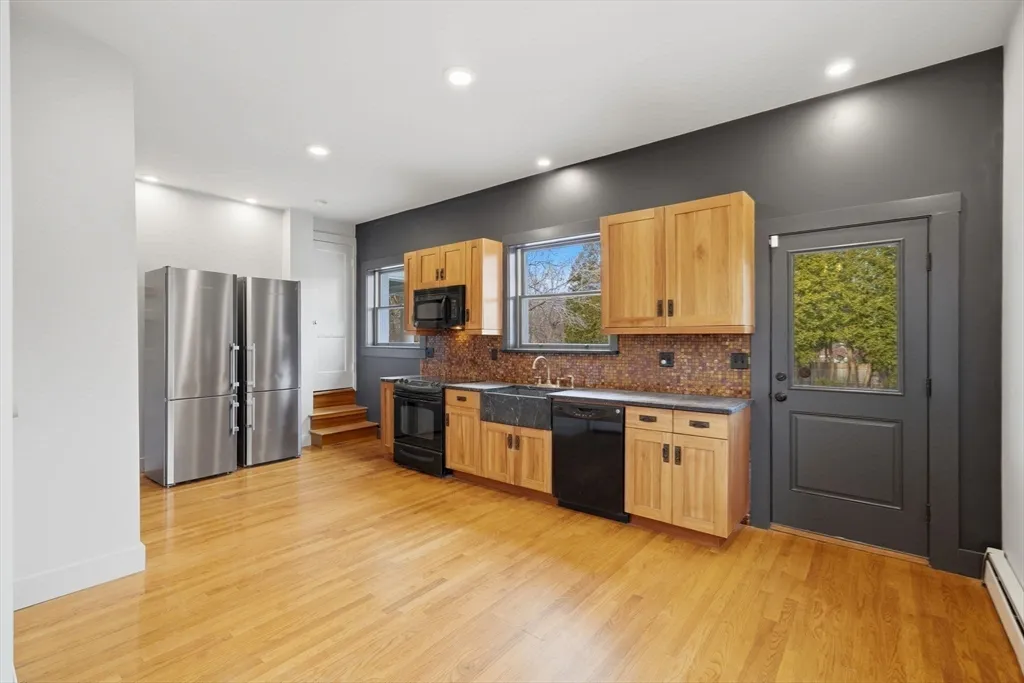 4 bed, 3 bath apartment for rent at 2 Ocean Ave, Phillips Beach — photo 10 of 31