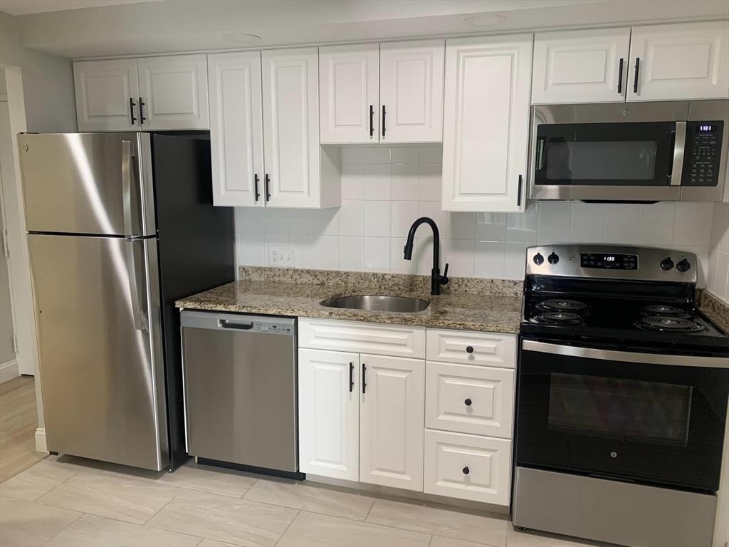 2 bed, 1 bath apartment for rent at 2 Ocean Ave Unit 102, Revere — photo 2 of 9