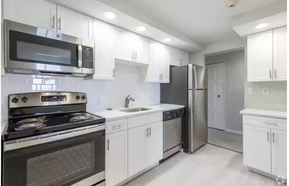 1 bed, 1 bath apartment for rent at 2 Ocean Ave Unit 506, Revere — photo 3 of 13