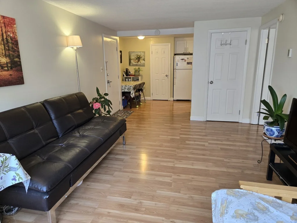 1 bed, 1 bath apartment for rent at 2 Old Colony Ln Unit 8, Arlington — photo 2 of 13