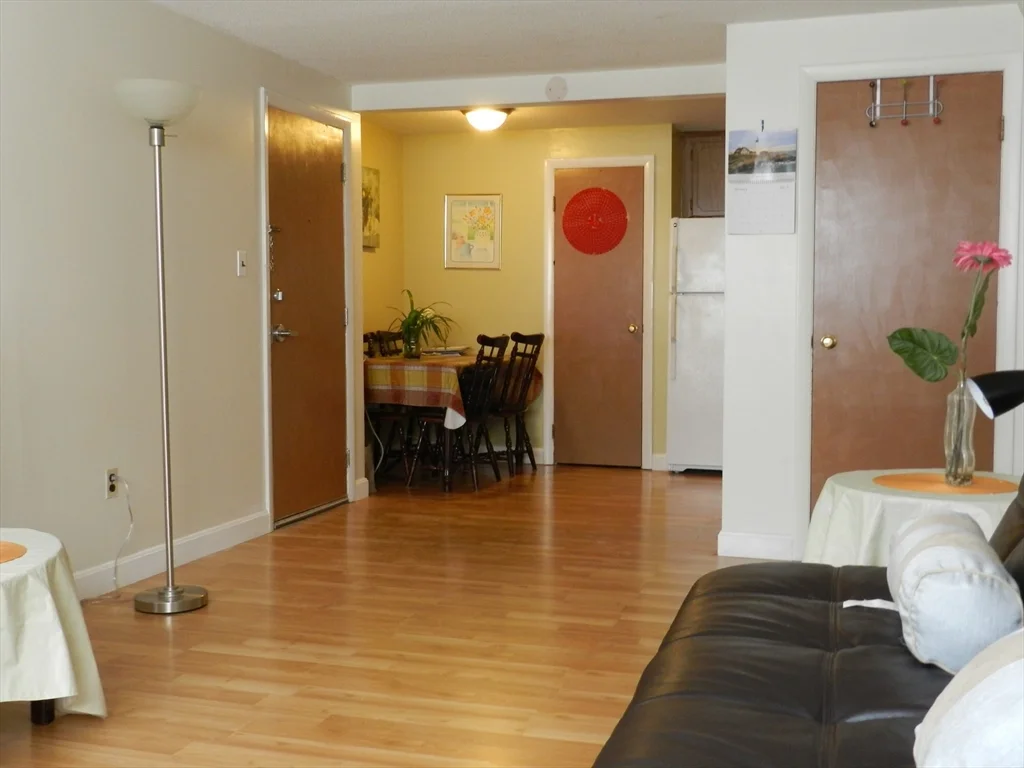 1 bed, 1 bath apartment for rent at 2 Old Colony Ln Unit 8, Arlington — photo 1 of 13