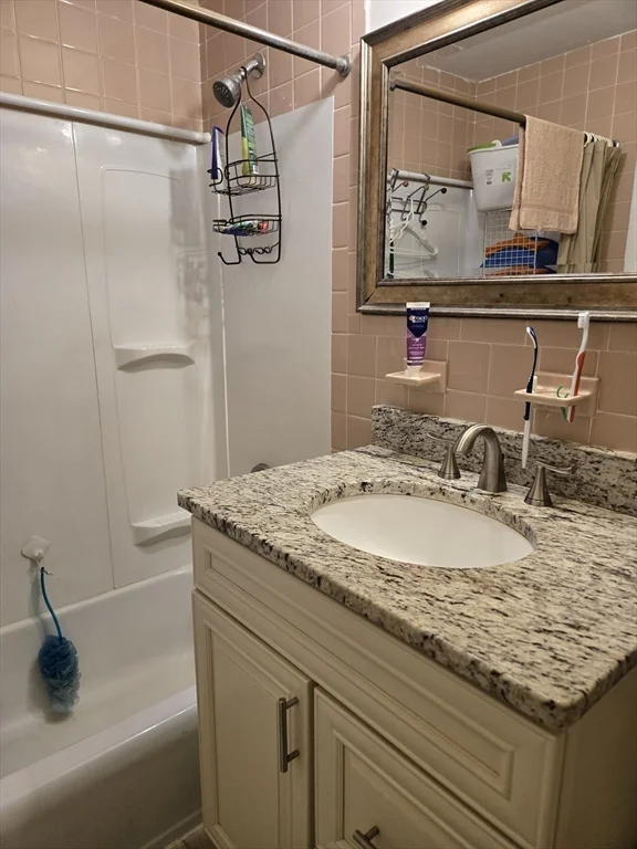 1 bed, 1 bath apartment for rent at 2 Old Colony Ln Unit 8, Arlington — photo 7 of 13