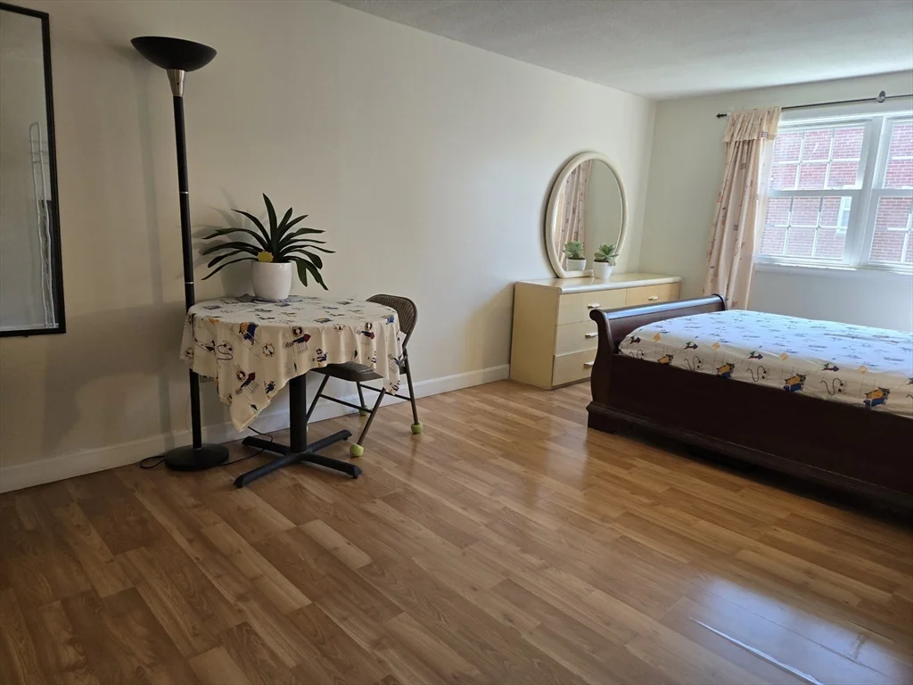 1 bed, 1 bath apartment for rent at 2 Old Colony Ln Unit 8, Arlington — photo 3 of 13