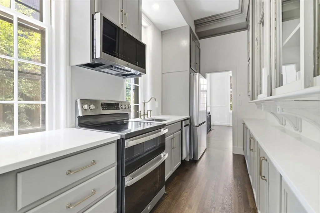 3 bed, 3 bath apartment for rent at 2 Otis Pl Unit 1, Beacon Hill — photo 6 of 24