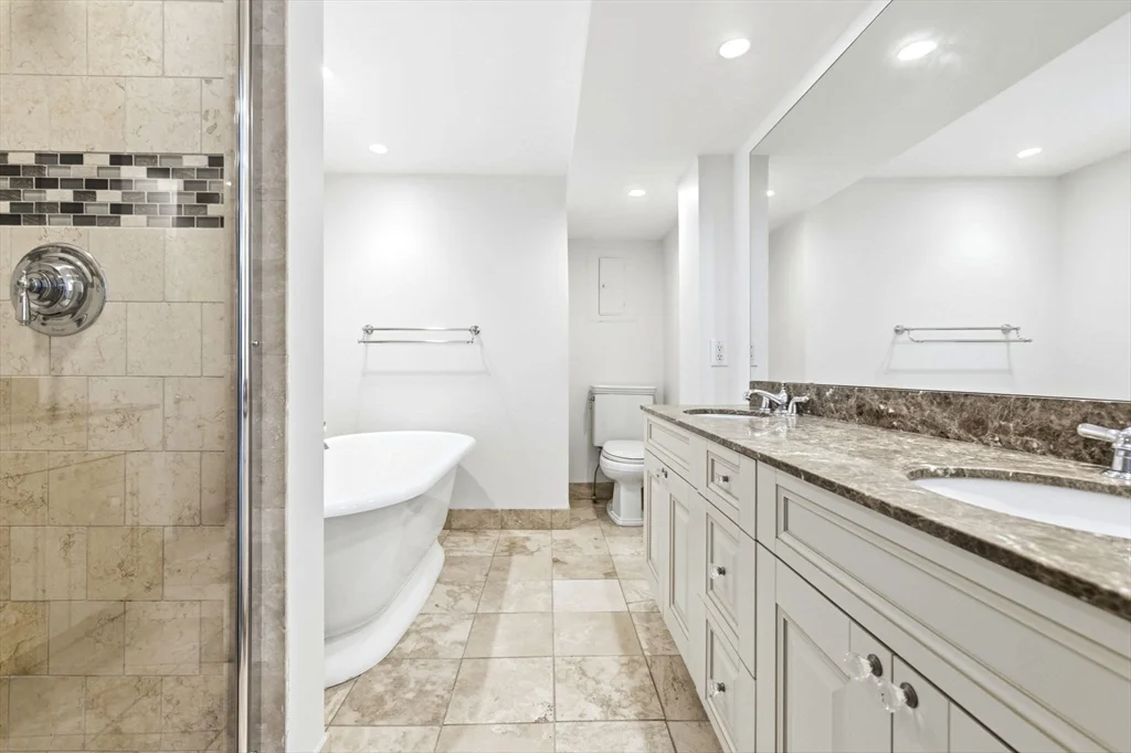 3 bed, 3 bath apartment for rent at 2 Otis Pl Unit 1, Beacon Hill — photo 18 of 24