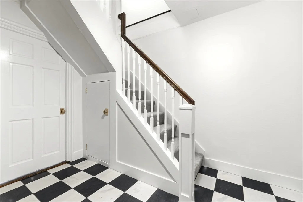 3 bed, 3 bath apartment for rent at 2 Otis Pl Unit 1, Beacon Hill — photo 13 of 24