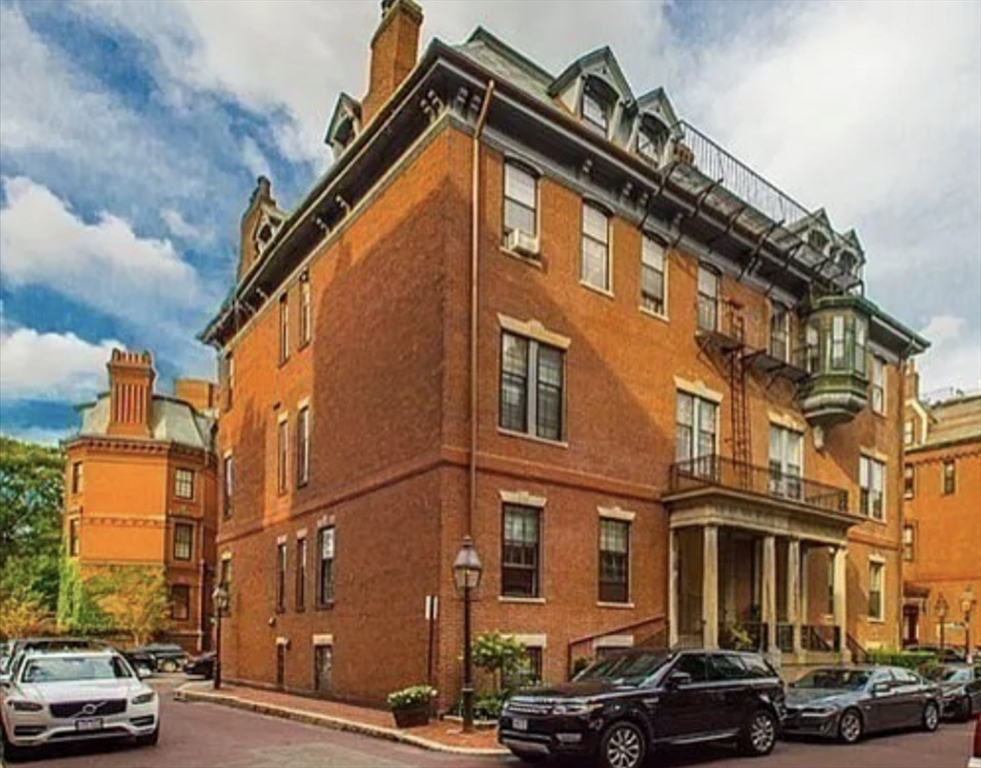 1 bed, 1 bath apartment for rent at 2 Otis Pl Unit 3, Beacon Hill — photo 1 of 8
