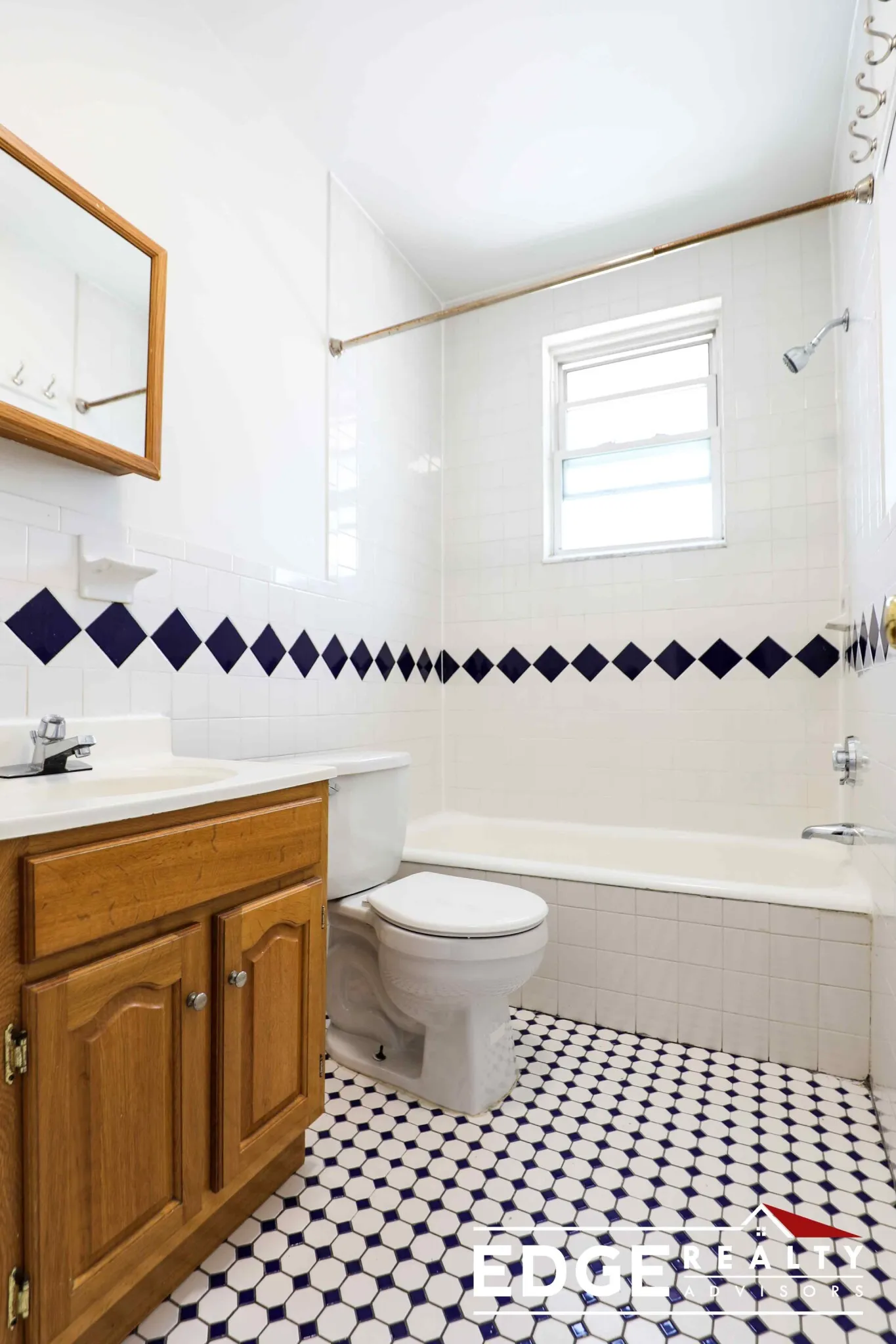1.5 bed, 1 bath apartment for rent at 2 Pama Gardens Unit 4, Brighton — photo 7 of 8