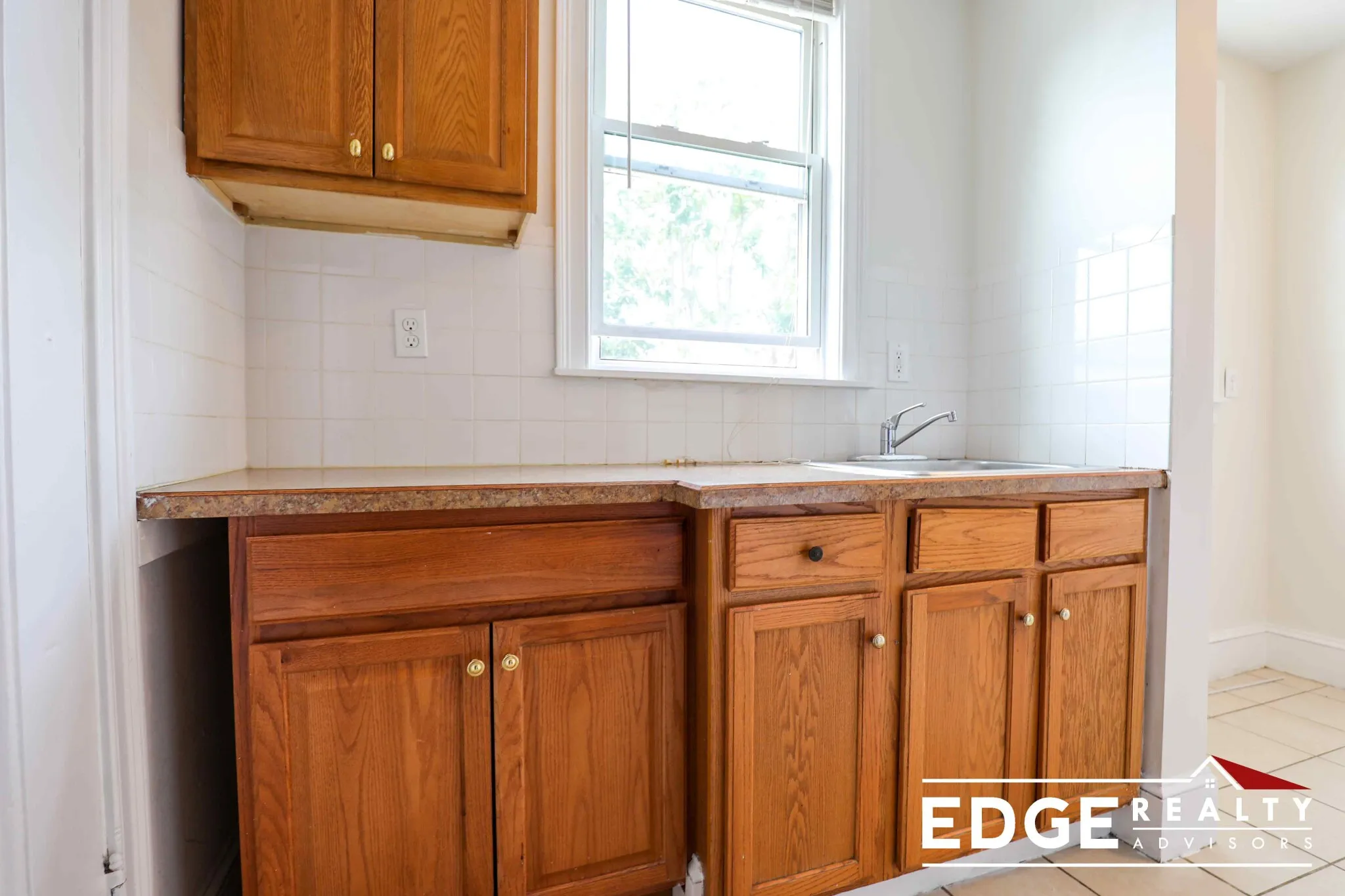 1.5 bed, 1 bath apartment for rent at 2 Pama Gardens Unit 4, Brighton — photo 3 of 8