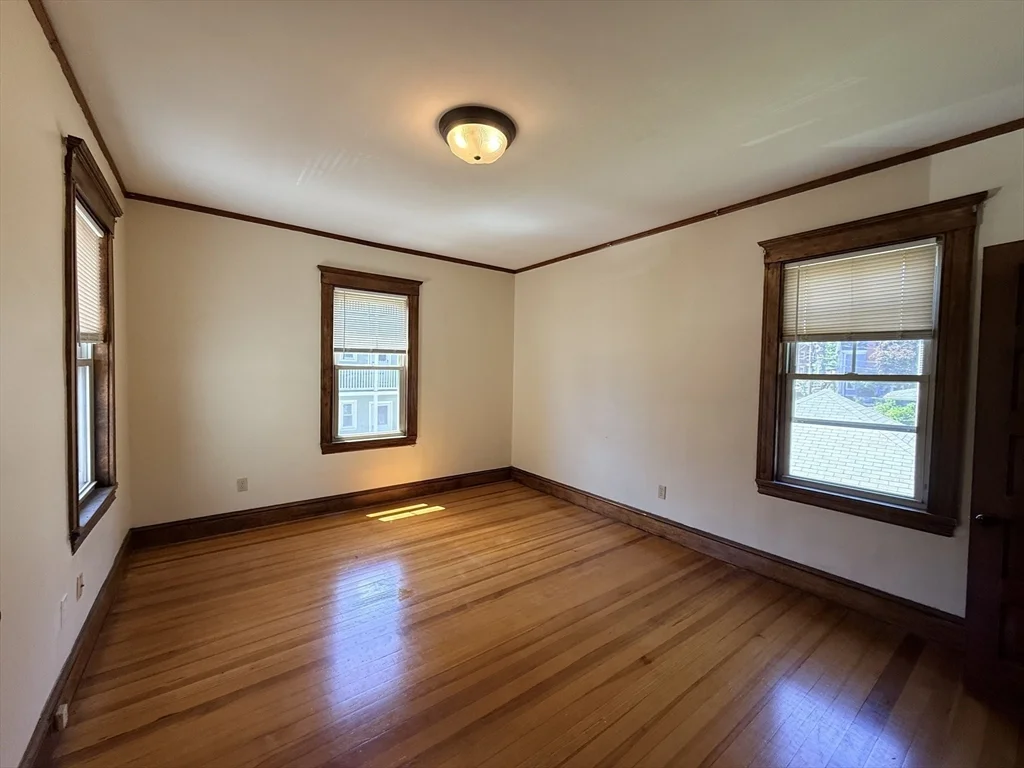 3 bed, 1 bath apartment for rent at 2 Park Unit 2, Belmont — photo 4 of 12