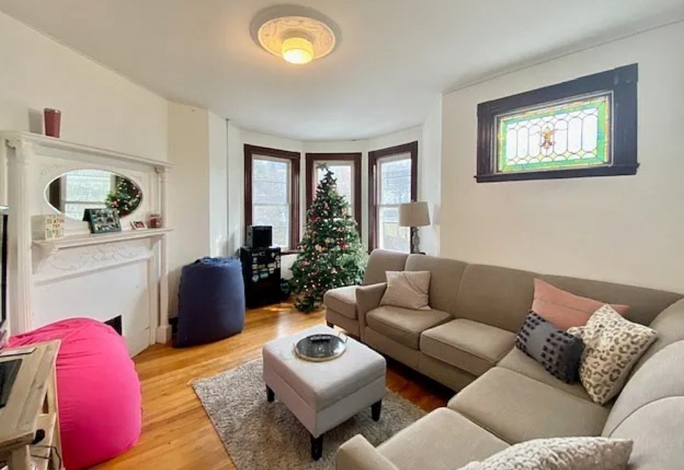 4 bed, 1 bath apartment for rent at 2 Parker Hill Ter Unit 2, Mission Hill — photo 3 of 10