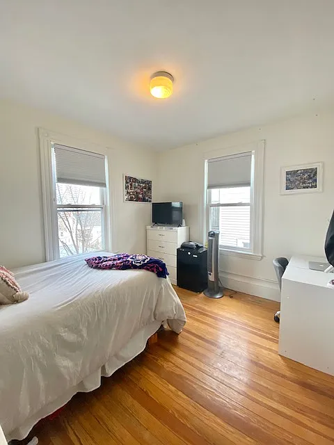 4 bed, 1 bath apartment for rent at 2 Parker Hill Terr Unit 3, Mission Hill — photo 7 of 11